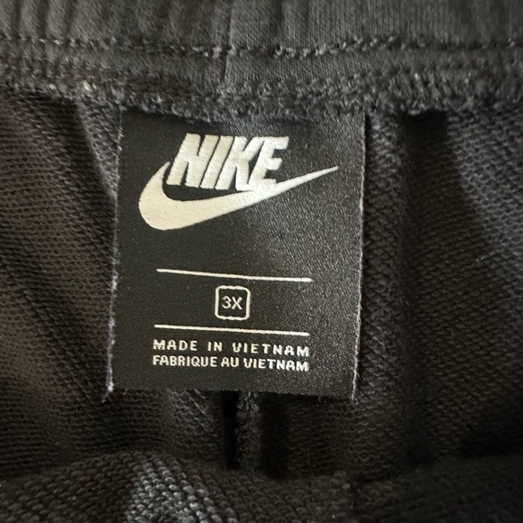 Nike Women’s Black Shorts - Picture 4 of 6